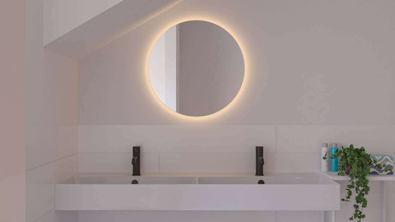 fotorealistische 3D Visualisierung eines modernen Badezimmers mit beleuchtetem Spiegel