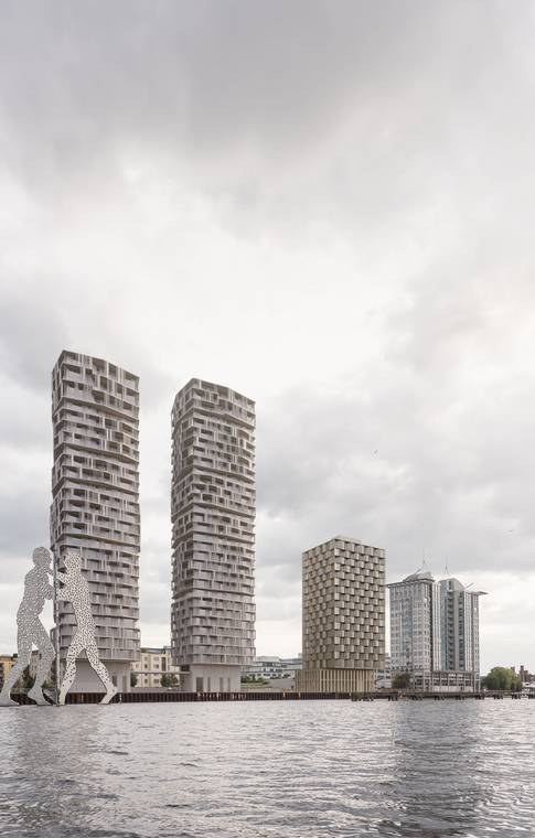 Fotorealistische Darstellung eines Hochhausprojekts am Spreeufer in Berlin bei bewölktem Himmel