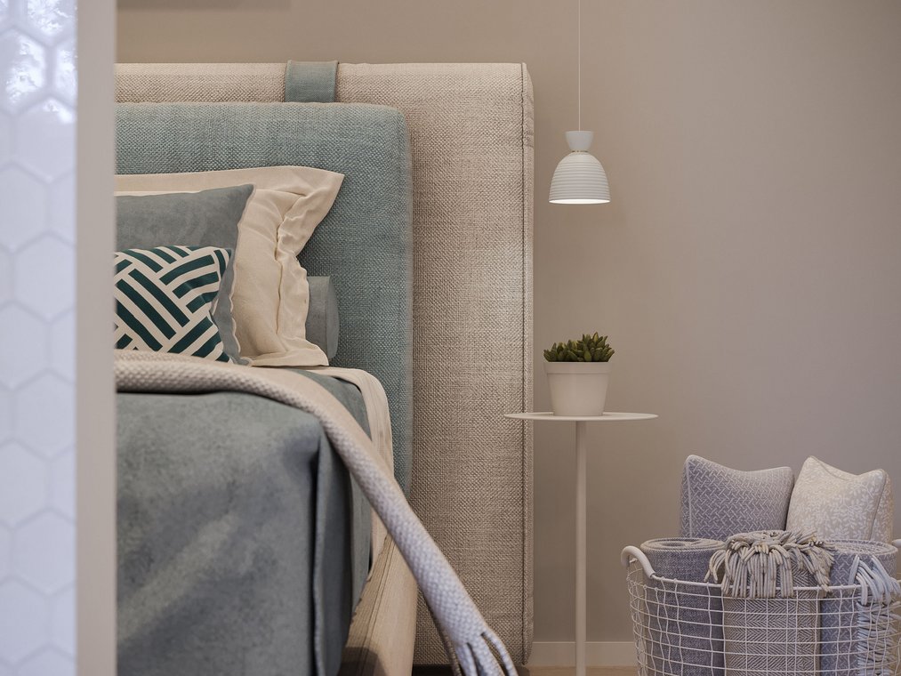 3d visualisierung einer Detailaufnahme des Schlafzimmers mit weichen Kissen, blau-weißer Bettdecke und einem Korb mit Decken.