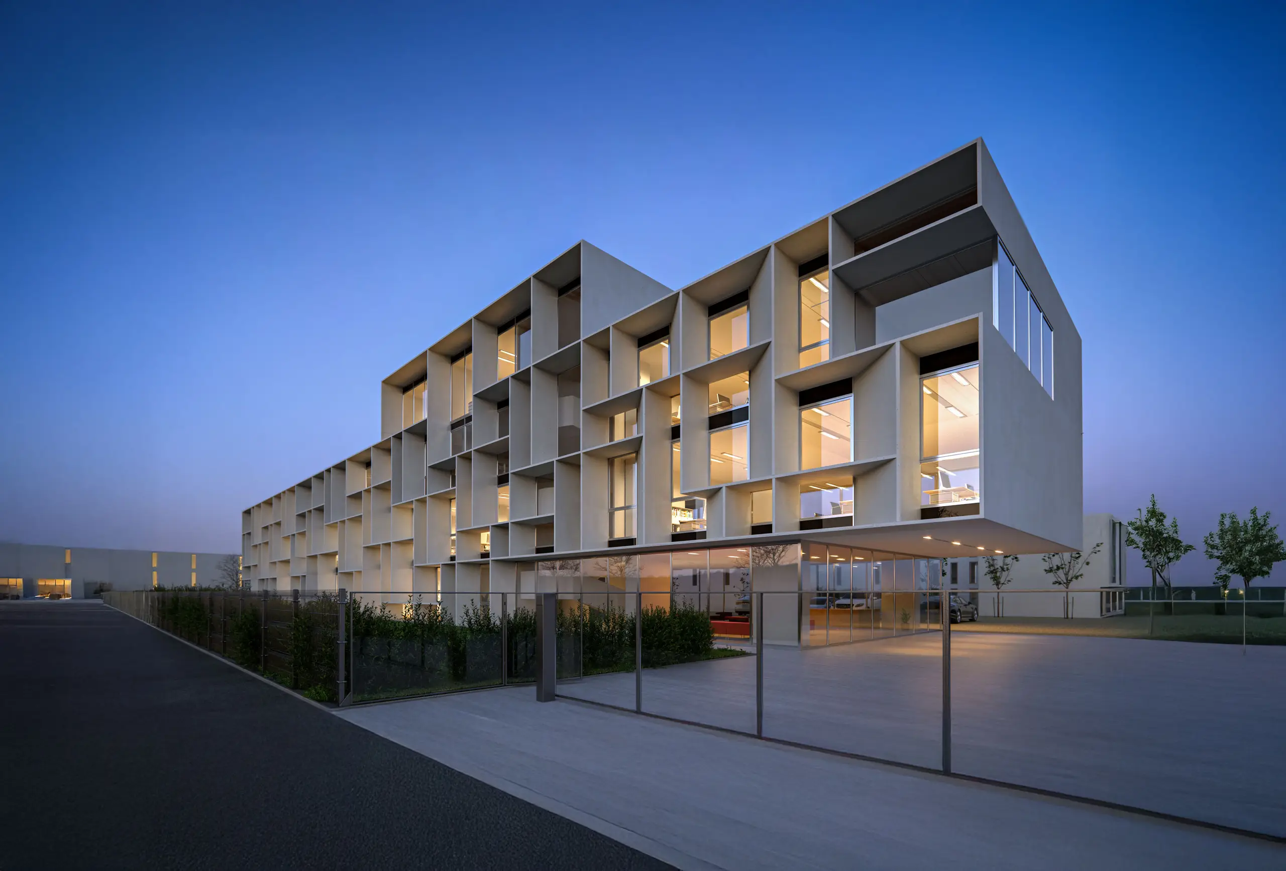 Moderne Architekturvisualisierung eines Bürogebäudes mit markanter geometrischer Fassadenstruktur